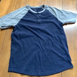 AE men’s Henley. 3 button